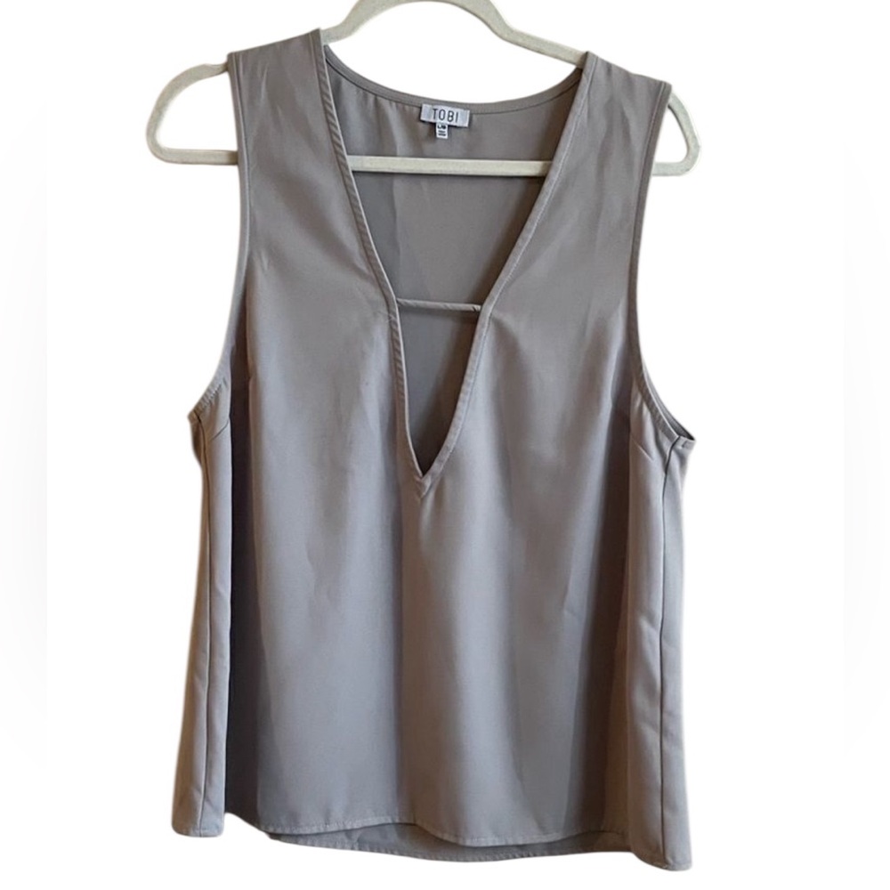 Tobi Gray Sleeveless V-Neck Blouse |‎ Minimal Chic Top Sz L